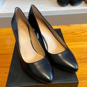 Inc International Concepts black Zita pump